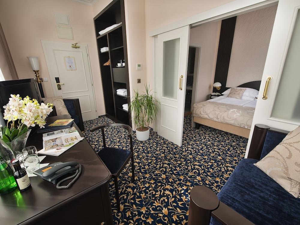 Ea Royal Esprit 4* Praga