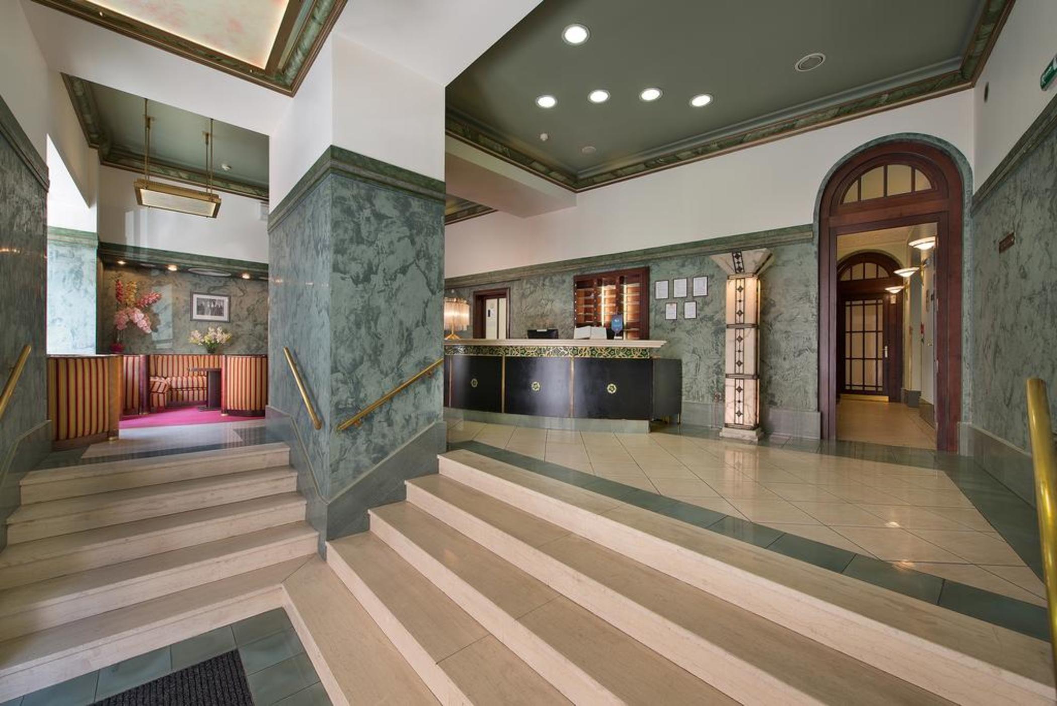 Ea Royal Esprit Отель 4*